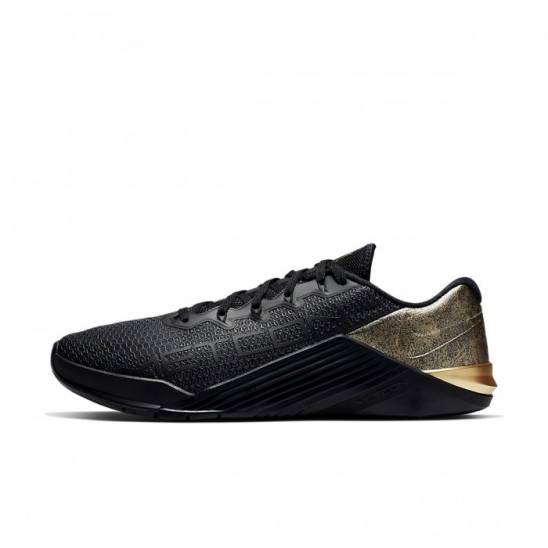 black and gold nike metcon
