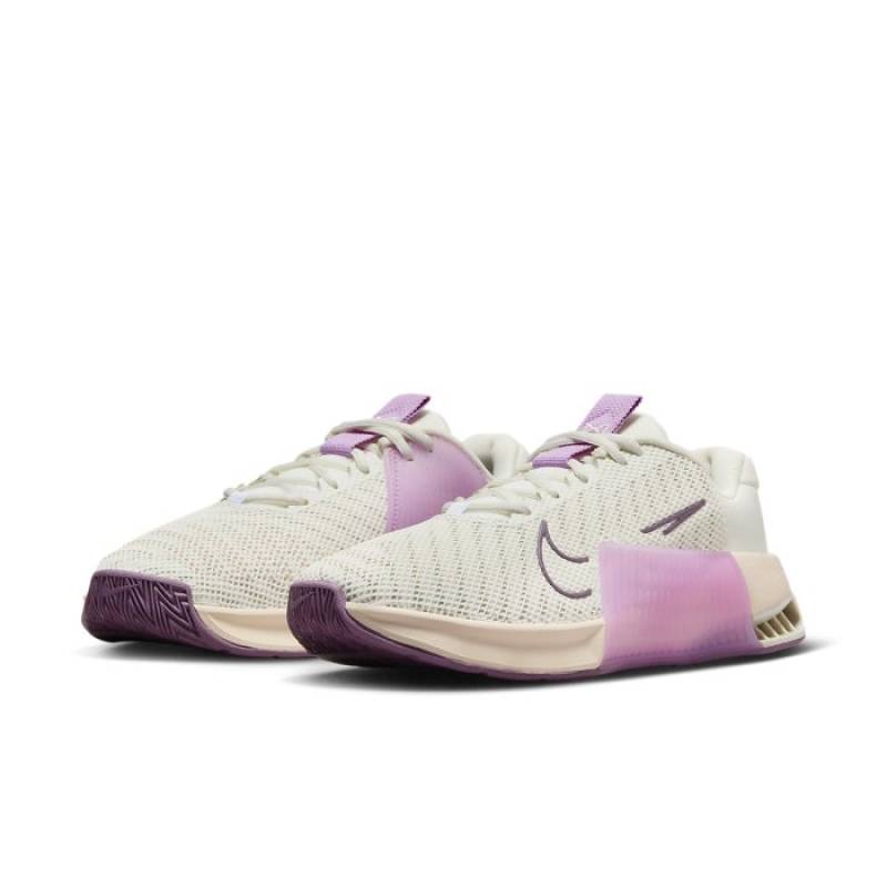 Woman Shoes for CrossFit Nike Metcon 9 - white pink