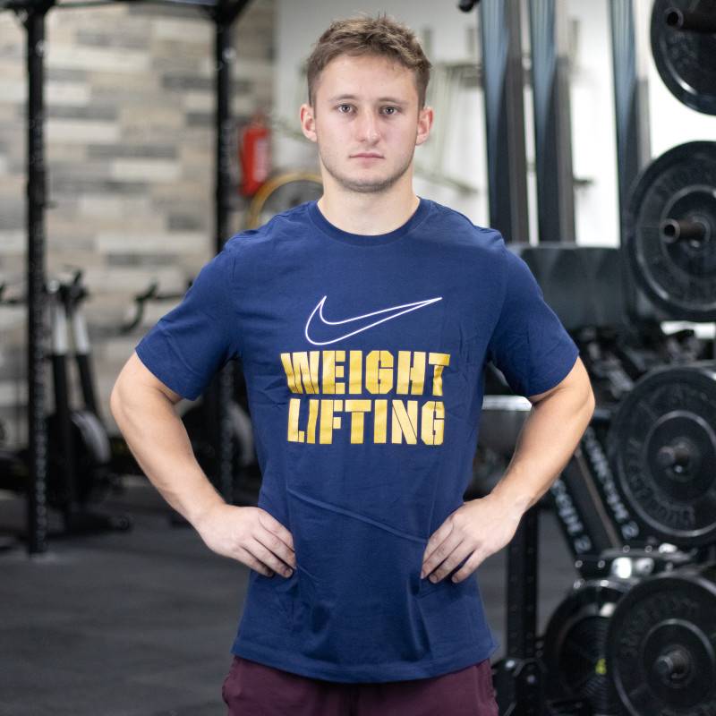 Man T-Shirt Nike Weightlifting Big Swoosh - blue/gold