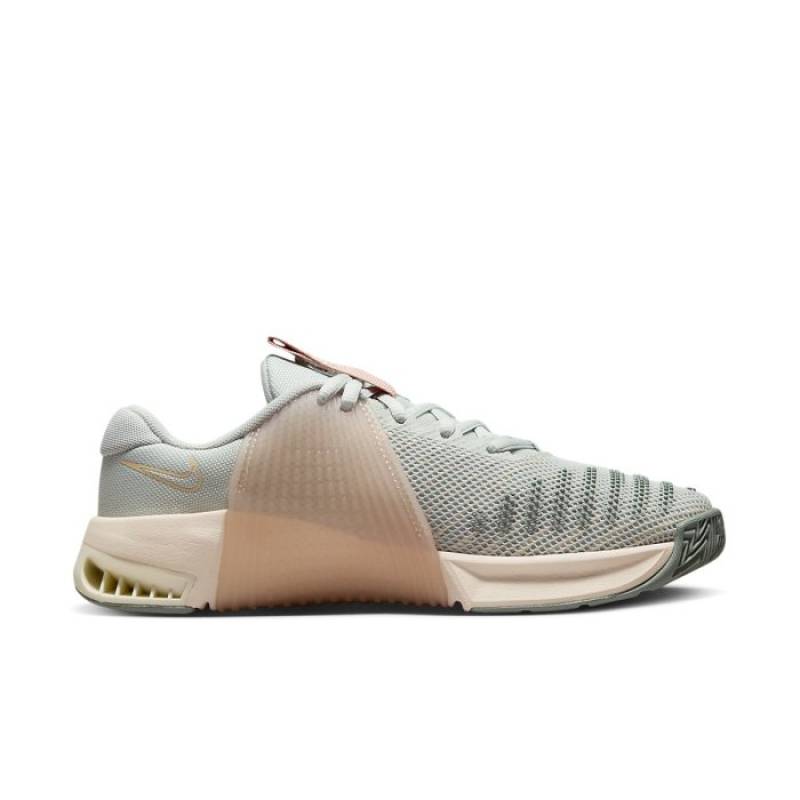 Woman Shoes for CrossFit Nike Metcon 9 - grey beige