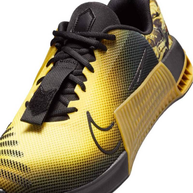 Man Shoes for CrossFit Nike Metcon 9 AMP - gold