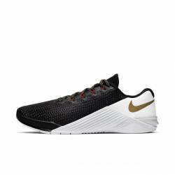Woman Shoes Nike Metcon 5 - black/white/gold