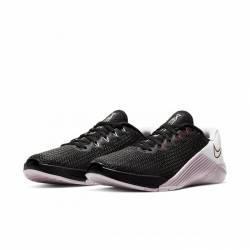 Woman Shoes Nike Metcon 5 - black-pistachios
