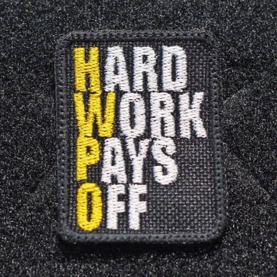 Nášivka Hard work pays off (HWPO) žlutá - malá