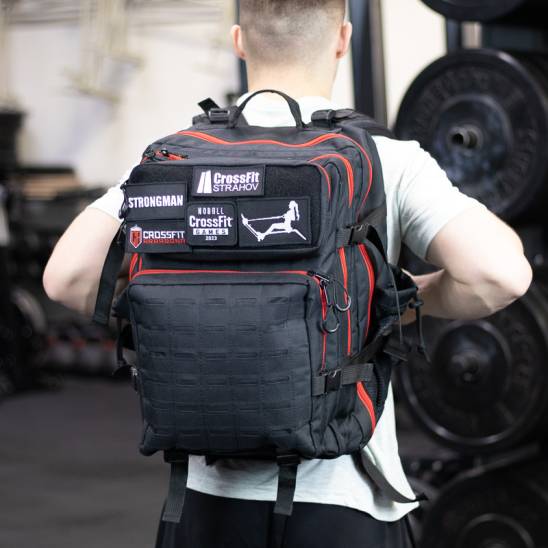 Fitness batoh WORKOUT Pro - 40 l - černý s červenými zipy
