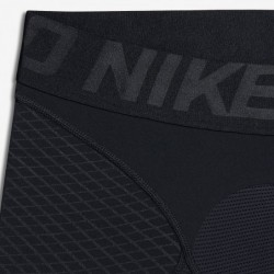 Man training Tight Nike Pro Zonal Strength